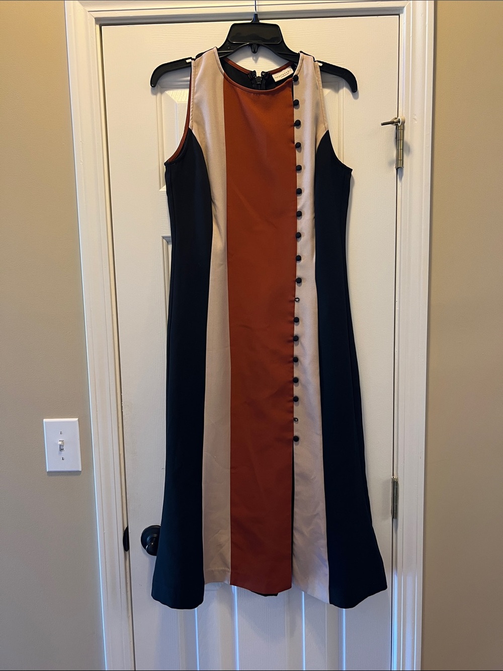 Sleeveless Colorblock Business Dress in Rust, Beige & Black